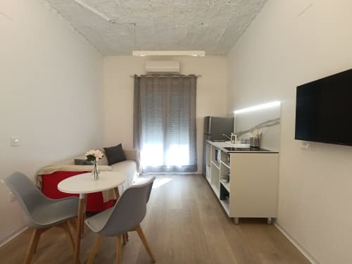 Moderno apartamento estudio en El Rincón de Sevilla con comedor, cocina americana, TV pantalla plana y aire acondicionado en San
