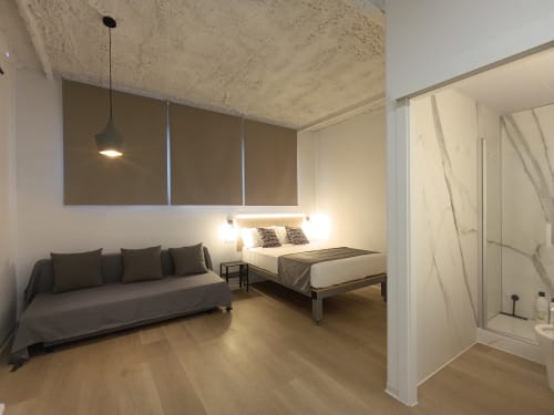 Moderno estudio en El Rincón de Sevilla con sofá cama, cama doble, techo de hormigón y baño privado