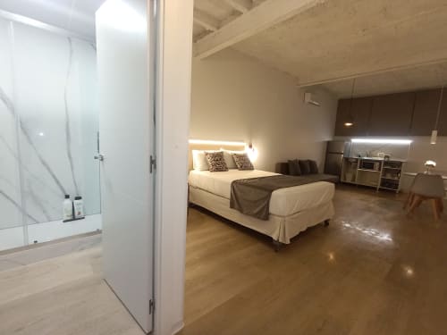 Moderno apartaestudio en El Rincón de Sevilla con cama, cocina americana, baño y sala de estar abierta