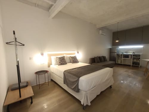 Apartamento estudio moderno en San Juan de Aznalfarache con cama, cocina y mobiliario contemporáneo cerca de Sevilla