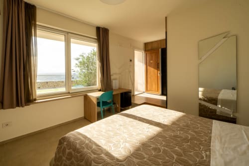 Deluxe Standard room with sea view at Hotel Belvedere Resort in Castellammare del Golfo, featuring modern furnishings and