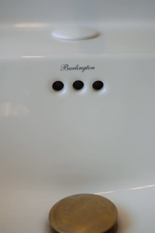 Climatiseur de marque Burlington avec trois boutons de commande dans la Chambre Joséphine de L'Ode à Pierre, Dax