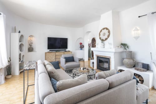 Modern living room in MarVillas rental, Lagoa with beige seating, fireplace, TV, and coastal décor