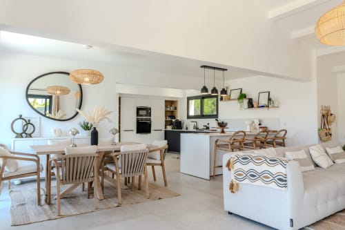 Modern open-plan living at Villa Roya Saint-Florent: dining, kitchen and lounge with natural wood furnishings