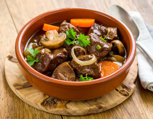 Pot-au-feu avec champignons et carottes en cocotte à Domaine des Oiseaux de Passage, Escolives-Sainte-Camille