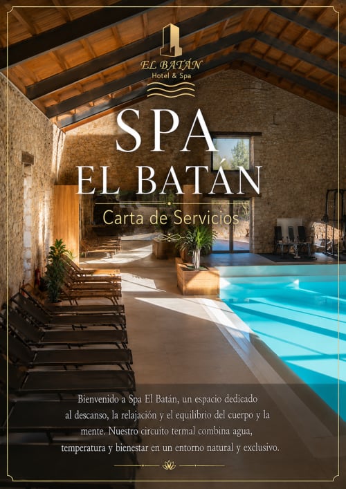 Piscina cubierta del Hotel Spa El Batán con tumbonas, muros de piedra, vigas de madera y luz natural en Castillo de Locubín