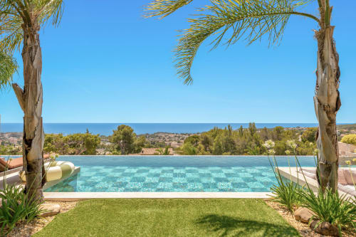 Villa de luxe avec piscine vue sur la mer Méditerranée à Bandol, palmiers et vue mer, Jc Conciergerie