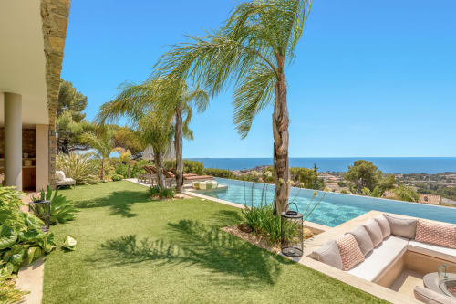 Luxury villa with infinity pool overlooking Mediterranean Sea in Bandol, France