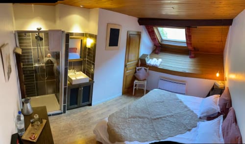Ch. Maupassant apartment at La Jument Verte B&B in Southern France, featuring bed, ensuite bathroom with shower, and