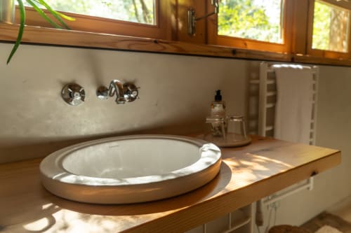 Modern bathroom sink with wooden countertop at Casa da Ginkgo, Quinta da Mata de Baixo guesthouse in Ferreira do Zêzere,