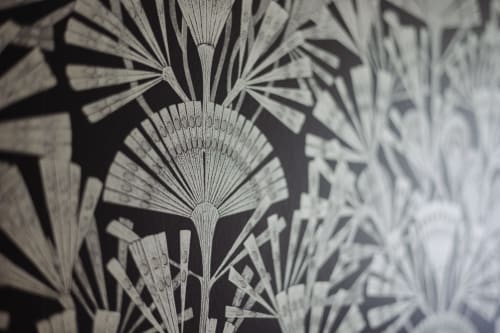 Papier peint Art déco aux motifs de feuilles de palmier à l'hôtel-boutique L'Ode à Pierre à Dax, France