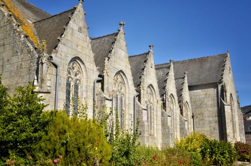 Chapelle historique en pierre aux fenêtres gothiques, Hôtel de la Vallée, Saint-Gilles-Vieux-Marché
