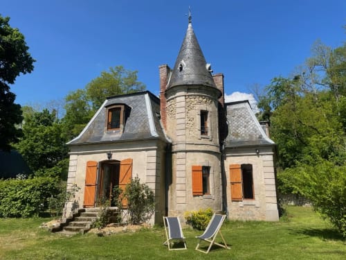 Château de Vaux Morvan - Maison victorienne en pierre avec tourelle à Étang-sur-Arroux, France