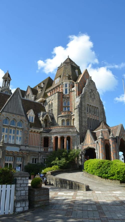 Façade d'un hôtel particulier victorien au Paradis Des Logis à Pierrefitte-sur-Seine, France
