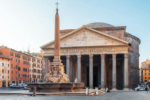 Pantheon con fontana nella piazza di Roma, vicino all'hotel Nice Holiday Luxury Rooms Vaticano