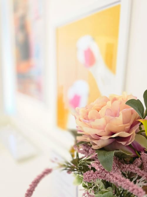 Rosa pesca con fiori bordeaux nella camera Camera Oro del B&B del Podestà, Fabriano Italia