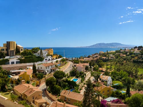 Beachfront apartamentos in Málaga with sea view overlooking Mediterranean, mountains, and coastal town