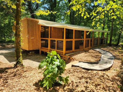 Villa moderne en bois Verlaine aux Chalets Du Lac, Marange-Silvange, avec véranda grillagée et terrasse en forêt
