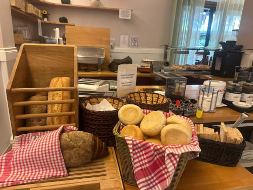 Breakfast display at Hotel Verdi Jesolo with fresh bread, rolls, baskets, and Italian breakfast items