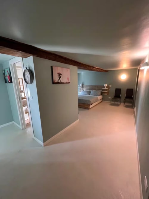Spazioso appartamento al piano terra a Genova B&B con zona living aperta, camera e comfort moderni vicino all'Acquario