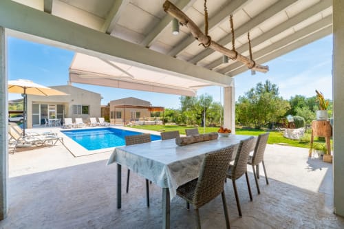 Villa de lujo en Artà con pérgola junto a la piscina, amueblado moderno y vistas panorámicas