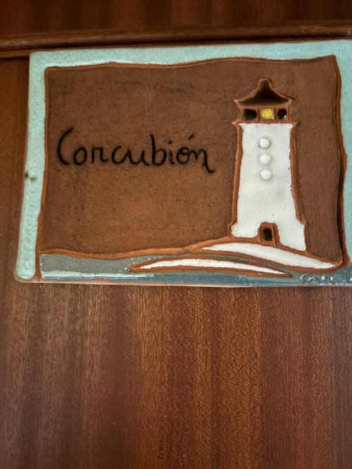 Placa de habitación Corcubión en Hotel O Esqueiro con diseño de faro, Malpica A Coruña
