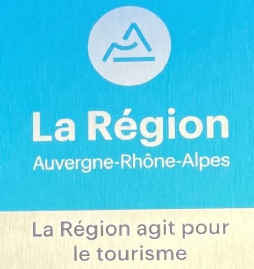 Auvergne-Rhône-Alpes region tourism logo for Orcival hotel