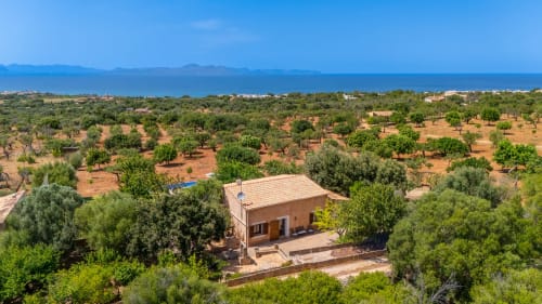 Villa rural rodeada de olivares con vistas al mar en Artà, España