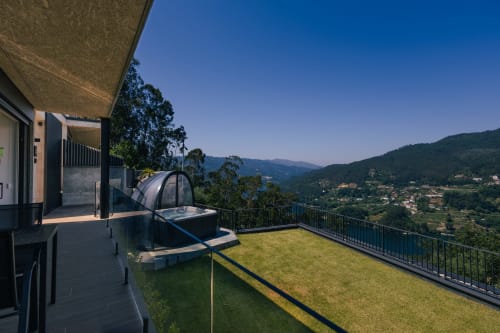 Vila Rubi em Villas Eden - moradia com terraço com vista para vales verdes e montanhas em Portugal