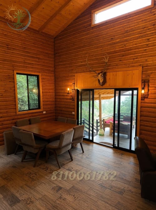 Comedor rústico con vista a las montañas en Tierra Cielo & SoLuna, Potrero de Serna, México