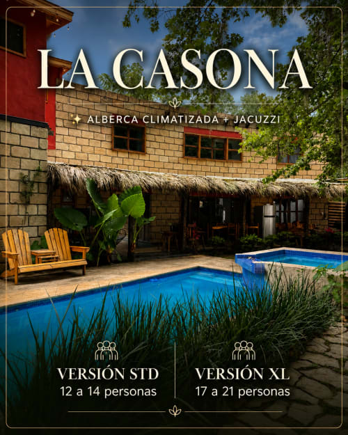 Piscina climatizada de La Casona con jacuzzi, tumbonas y edificio rústico en Tierra Cielo & SoLuna, Potrero de Serna