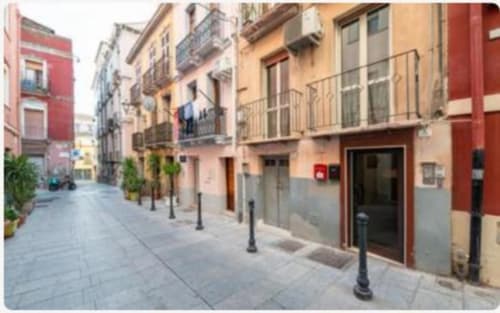 Affascinante via storica di Cagliari con architettura tradizionale vicino al B&B Yaki Domo