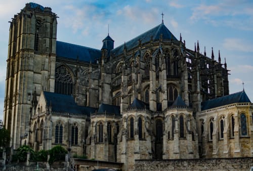 Cathédrale gothique historique au Mans, France près de l'hôtel L'escapade