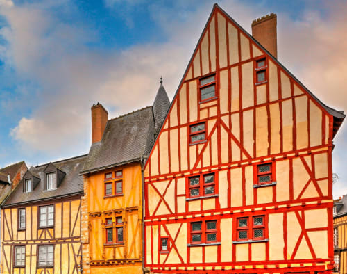 Bâtiments à colombages du Moyen Âge à L'escapade hôtel au Mans, France