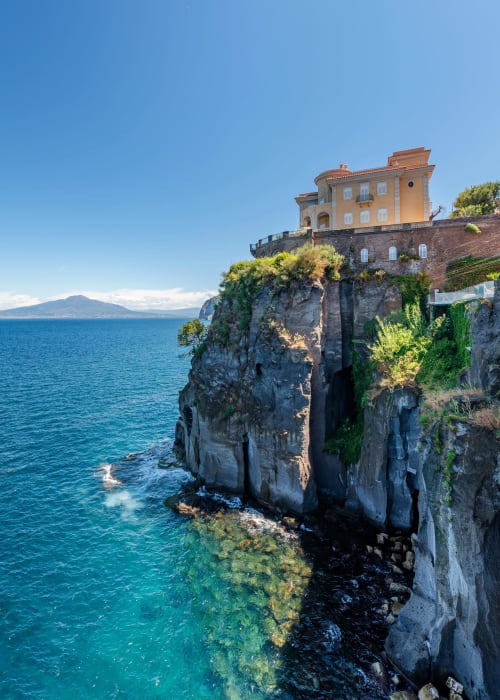 Anima Est B&B: scogliere affacciate sul turchese Mar Tirreno con il Vesuvio, Italia