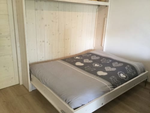 Chambre moderne de l'appartement Le 9 Victor Hugo à Aix-les-Bains avec lit aux draps premium