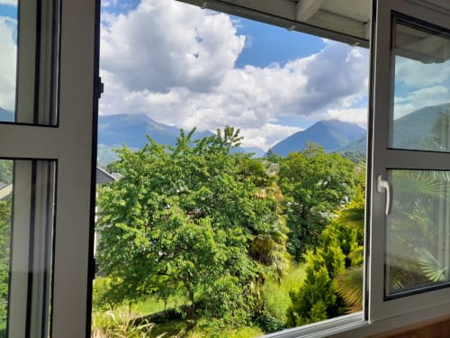 Mountain view from Chez Welter cottage at Maison Planté, Argelès-Gazost, with lush garden and Pyrenees peaks