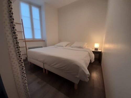 New bedding with one 180 cm bed or two 90 cm beds.