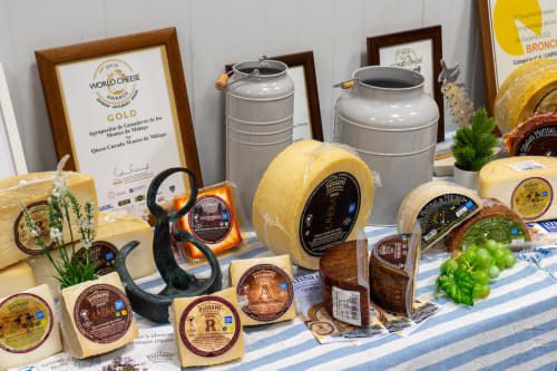 Award-winning Spanish cheeses display at Hotel Balcón De Los Montés, Colmenar, featuring traditional dairy products and