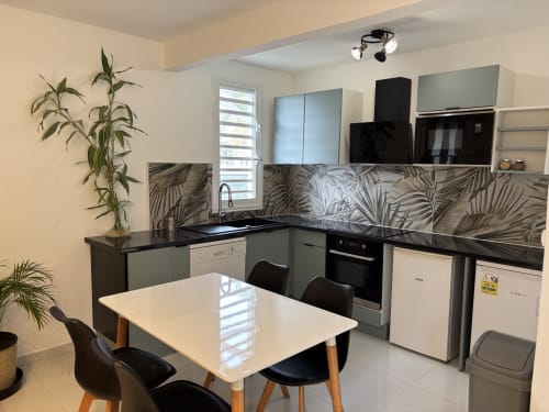 Modern kitchen in Gîte Cythère cottage at Domaine De Marly, Sainte-Anne with dining area and tropical plants
