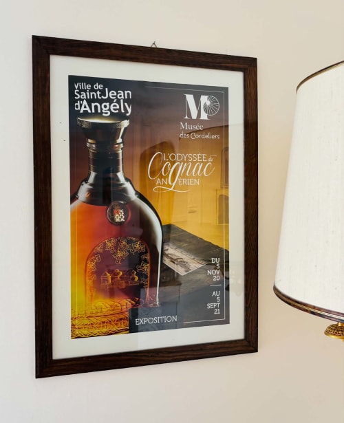 Affiche d'exposition encadrée pour le musée du Cognac au Cadran Solaire, Courcelles