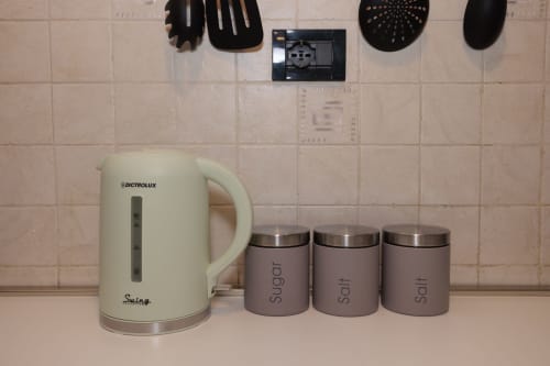 Kitchen countertop at ViOletta apartment CasettAmare featuring Dictrolux kettle and salt canisters in Lido di Ostia