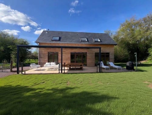 Le p'tit verger cottage du Verger en Auge avec terrasse jardin, salon détente et pelouse entretenue