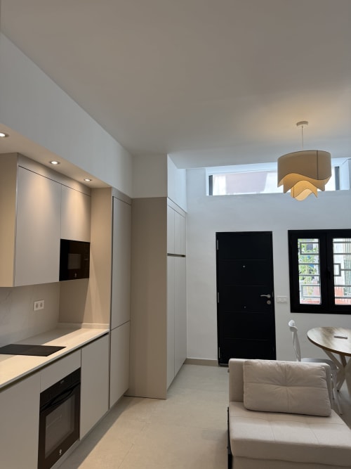 Modern studio apartment in Cádiz with open kitchen, dining area, and living space featuring contemporary design
