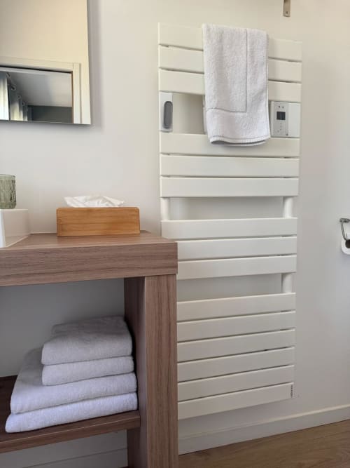 Modern bathroom vanity with wooden countertop, white towel rack, and heated towel rail at Les clés d'à côté guesthouse near