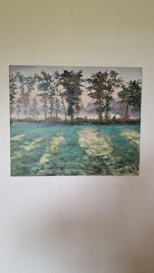 Vue paisible de la rivière aux eaux turquoise et grands arbres à l'Hôtel Rose, Beauvoir