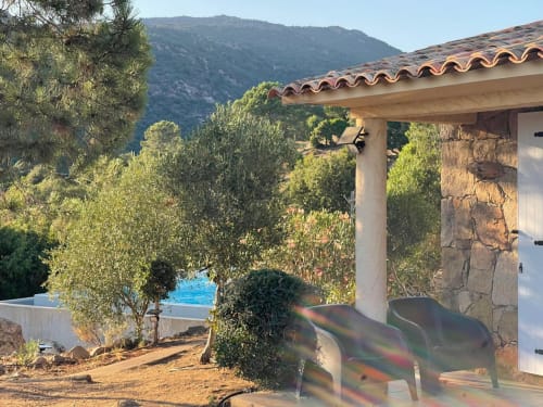 Terrasse de la chambre Vista D'oro avec vue sur mer, oliviers et montagnes à Monacia d'Aullène, Corse