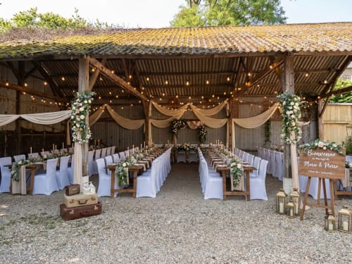Réception de mariage rustique à La Cour d'Hortense, grange à Sailly-Flibeaucourt, France