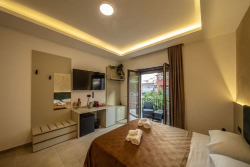 Superior double bedroom in Taormina with balcony, flat-screen TV, kitchenette, and garden view access