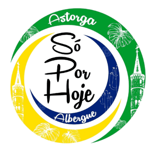 Logo del albergue Só Por Hoje con diseño circular en bandas amarilla, verde y azul con monumentos de Astorga
